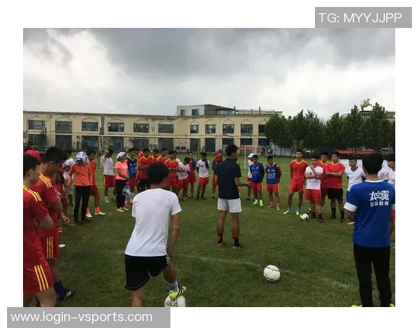 西部铁路足球俱乐部携手社区共建足球文化助力青少年成长与发展